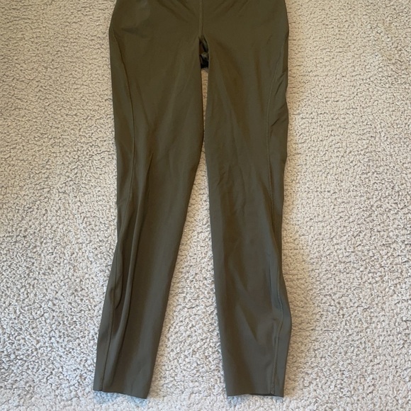 Lululemon Base Pace High-Rise Running Tight 24"
Army Green size 4 - Picture 3 of 10